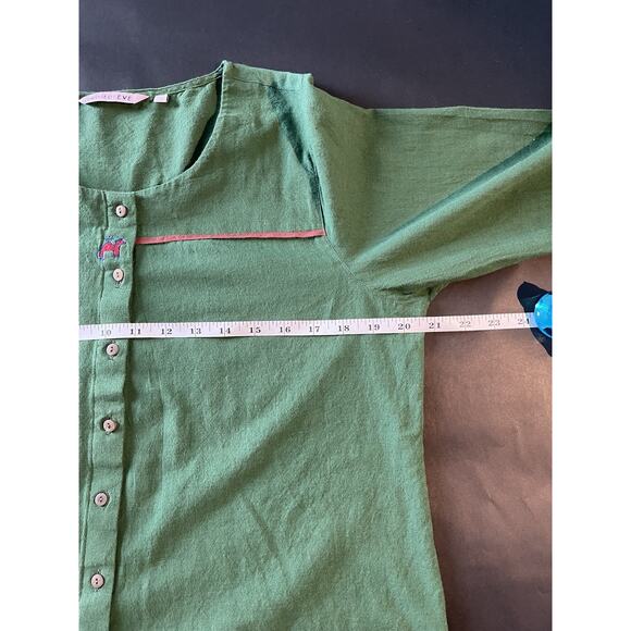 Project EVE Large Dark Green cotton Button Up Long Sleeve Embroidered Llamas!! - Picture 5 of 7